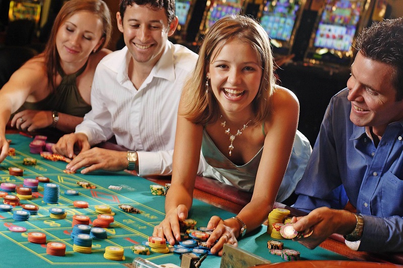 Play Online Slot Games in Casinos and Chat with Live Agents Online